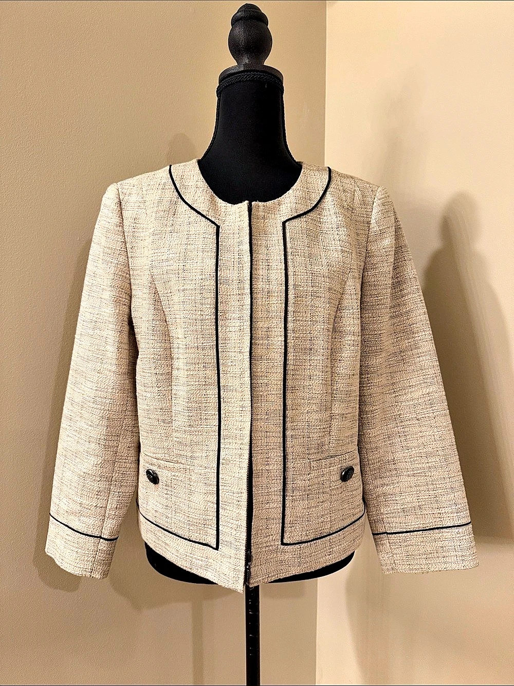 White House Black Market Trimmed Tweed Jacket Cream & Black Size 12 Like New